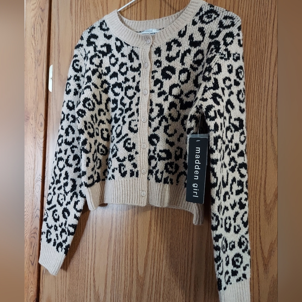 *NWT* MADDEN GIRL SWEATER